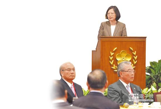 蔡英文談話與講稿不同調(diào)，臺(tái)灣企業(yè)主批當(dāng)局無擔(dān)當(dāng)。（圖片來源：臺(tái)灣《中國(guó)時(shí)報(bào)》）